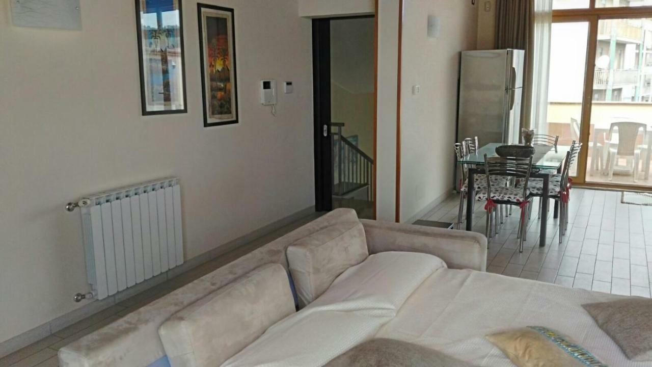 A Due Passi Da Tutto Apartment Catania Exterior foto
